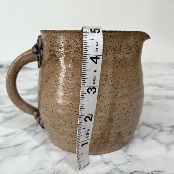 Vintage studio signed Suzanne pottery pitcher blue primitive - Picture 10 of 11